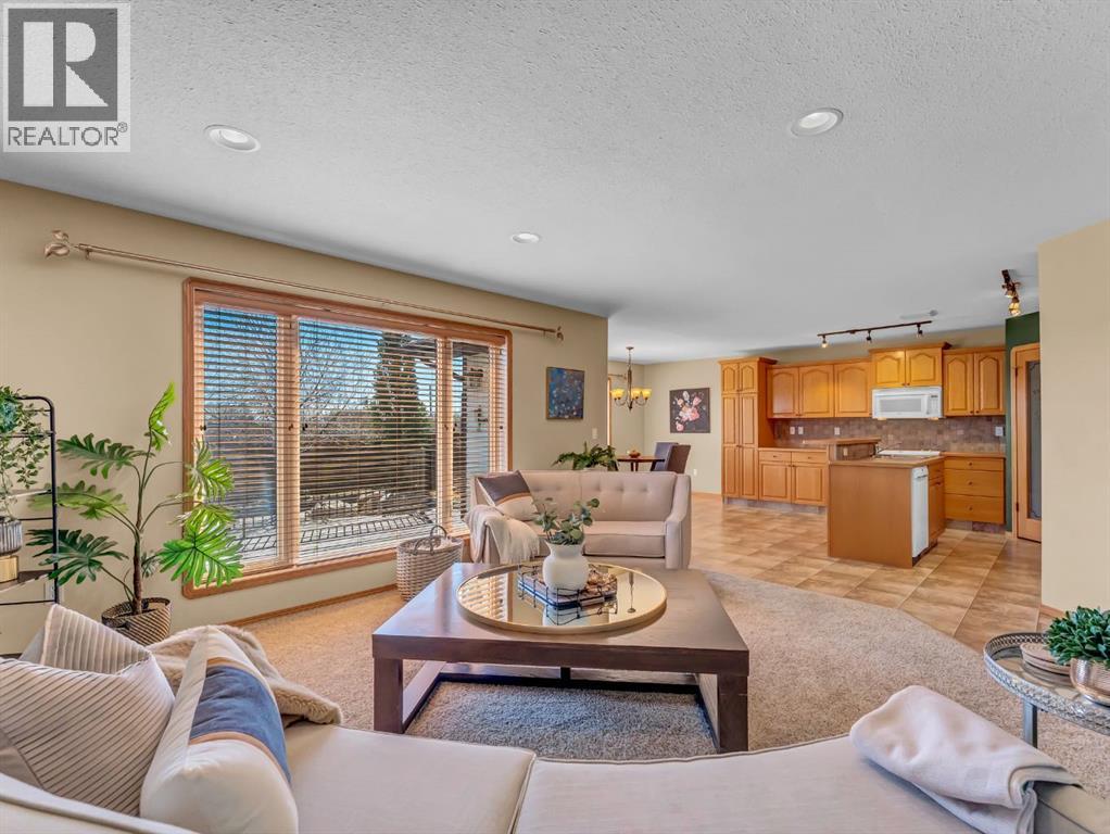 107 Vista Close SE - photo 5