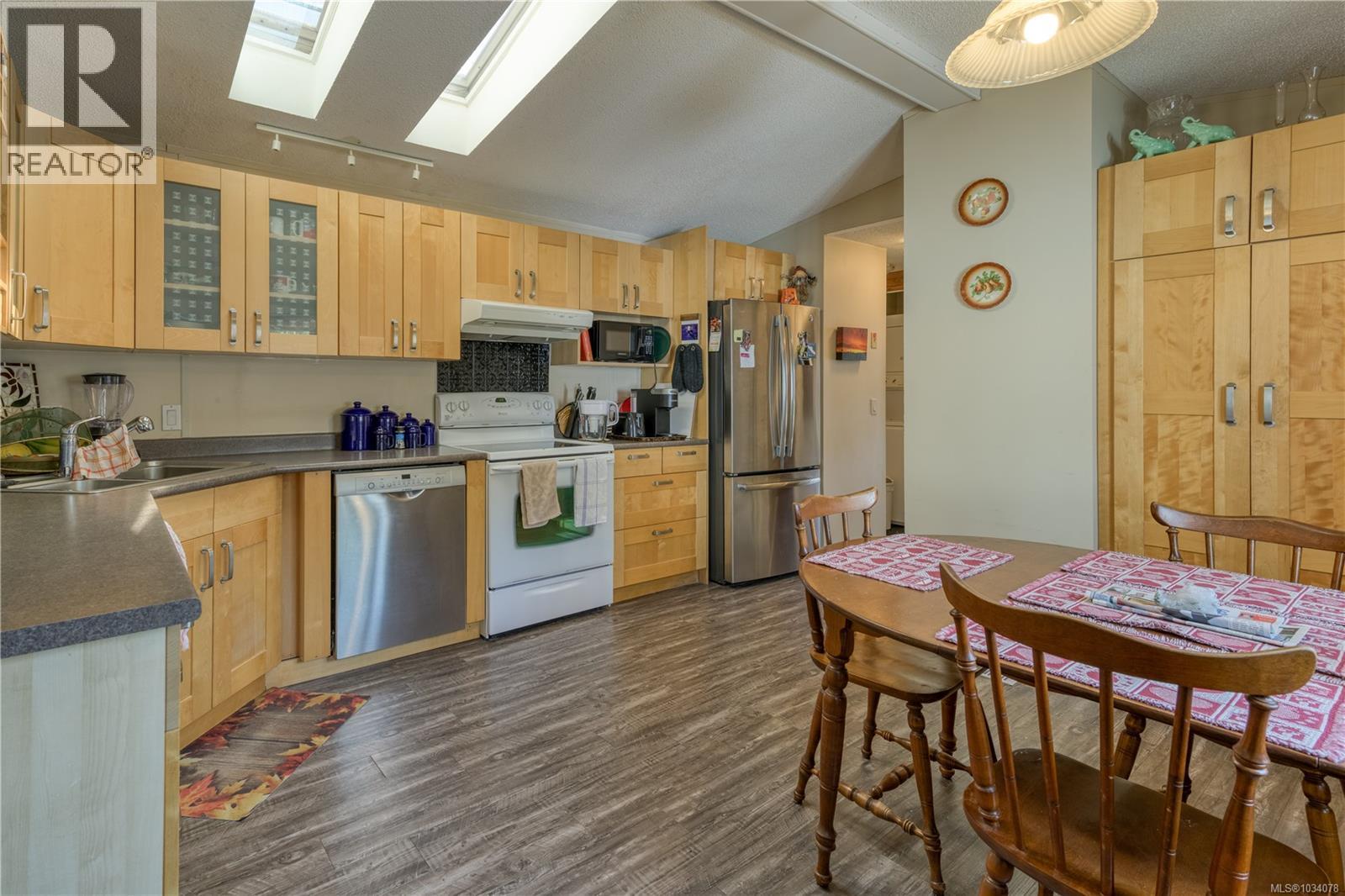 #1 5250 Beaver Harbour Rd - 4