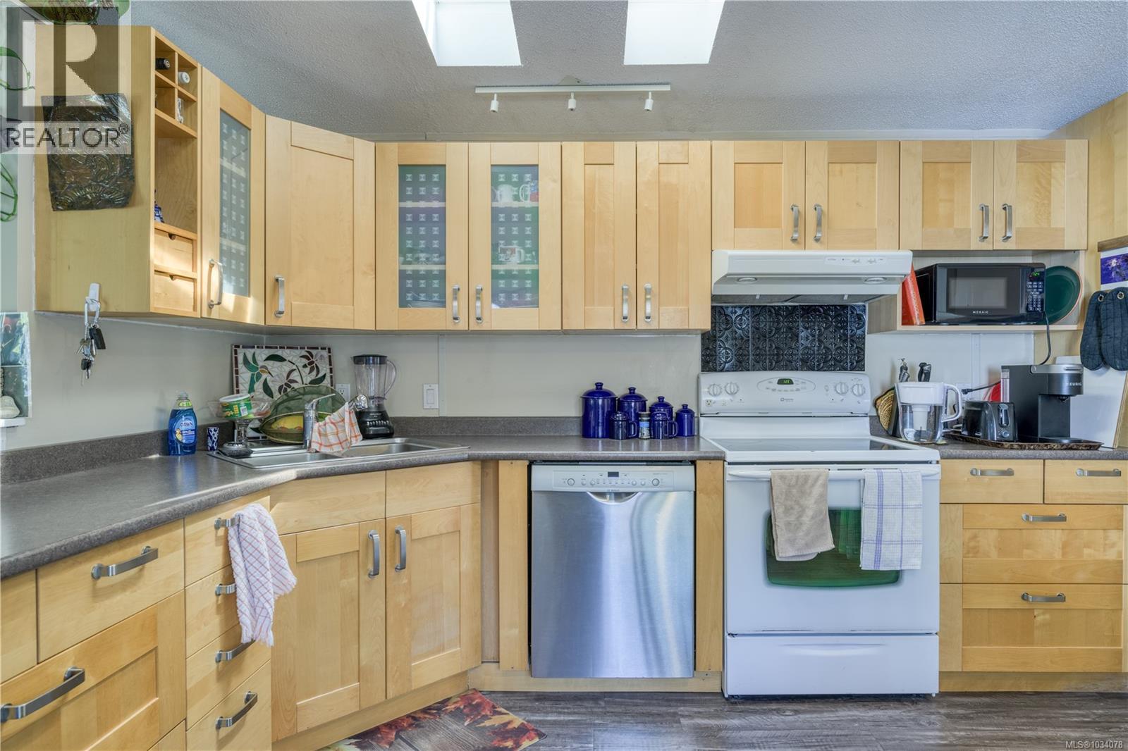 #1 5250 Beaver Harbour Rd - 7