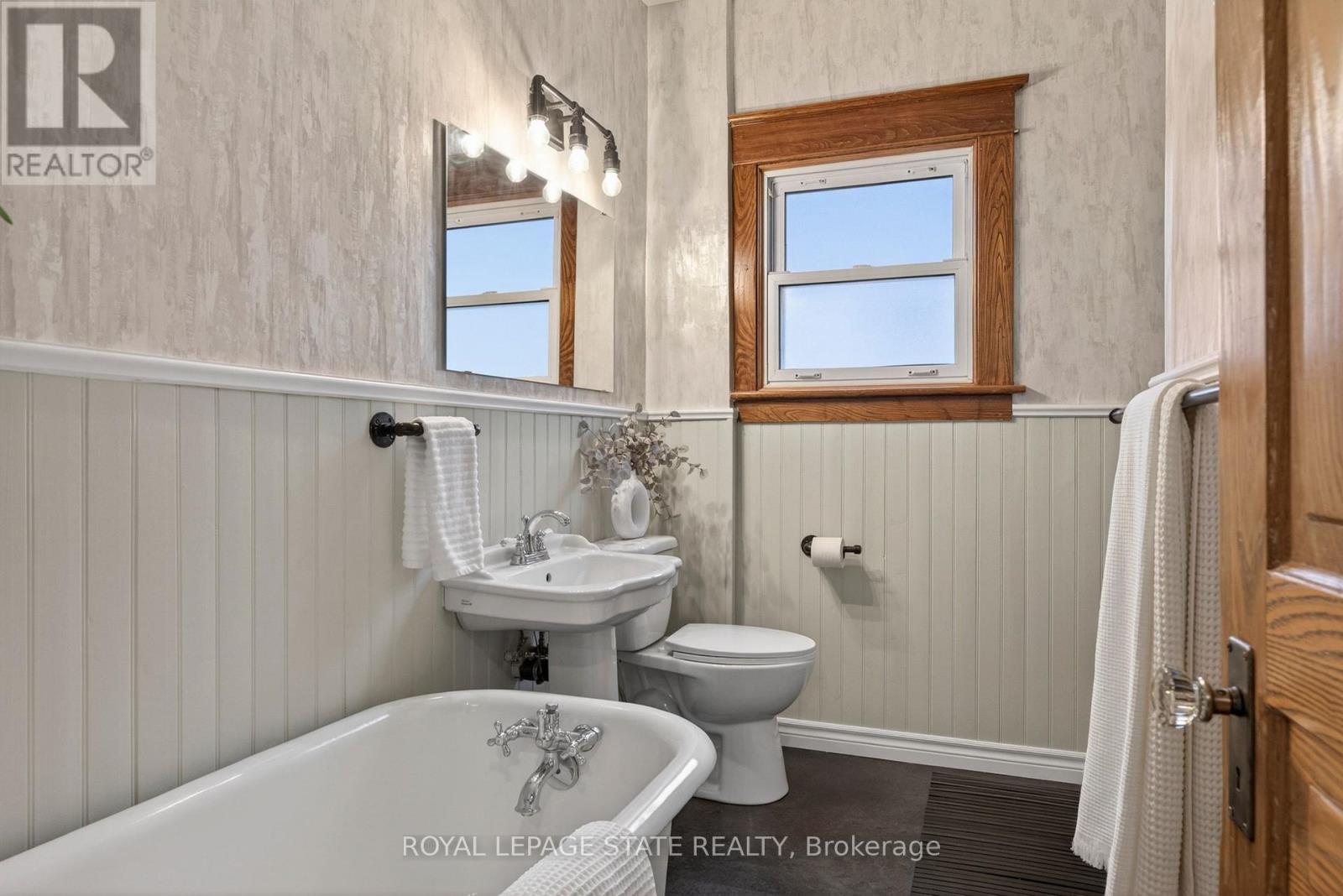 105 HIGHLAND AVENUE - 32