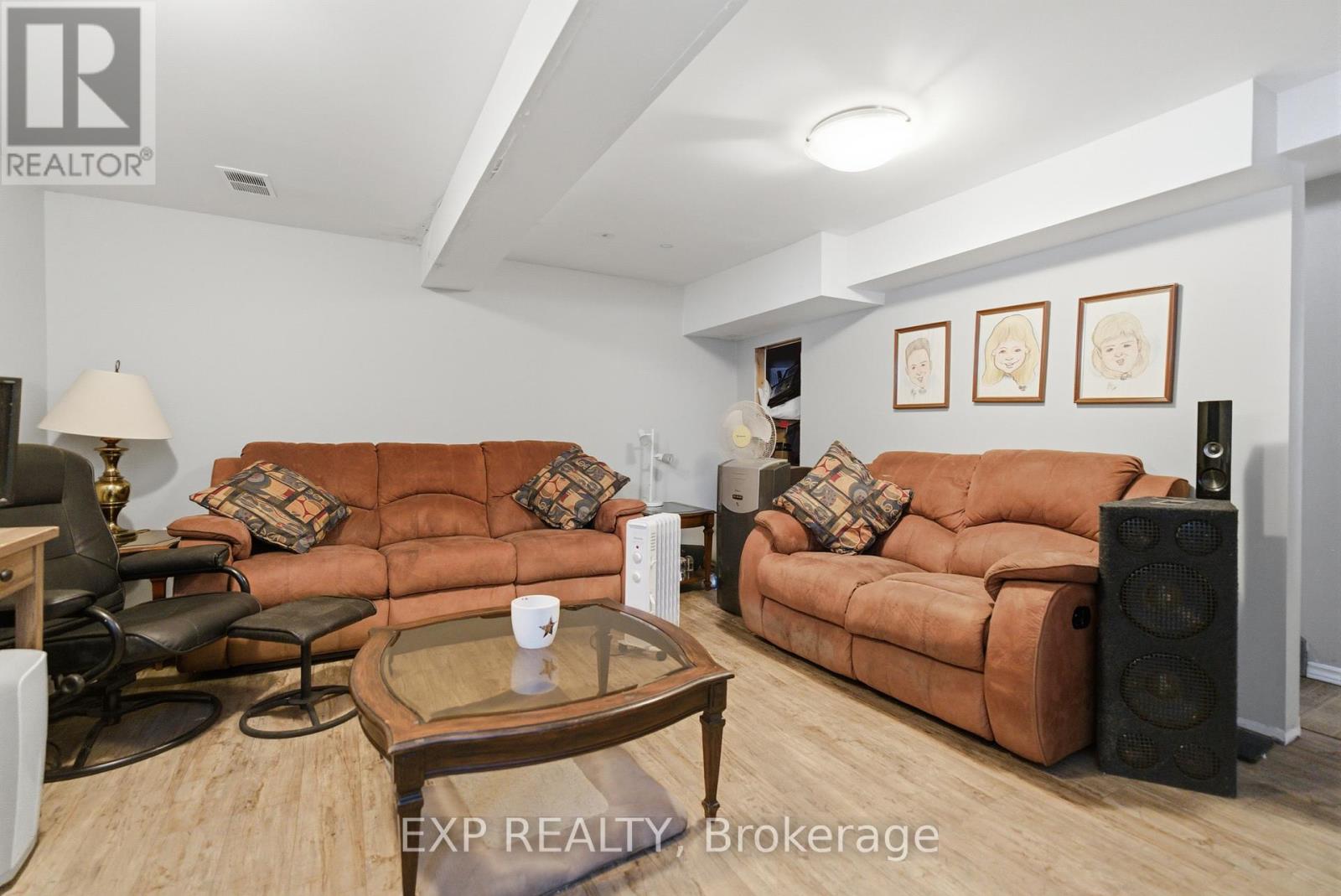 38 COWANS CRESCENT - 28