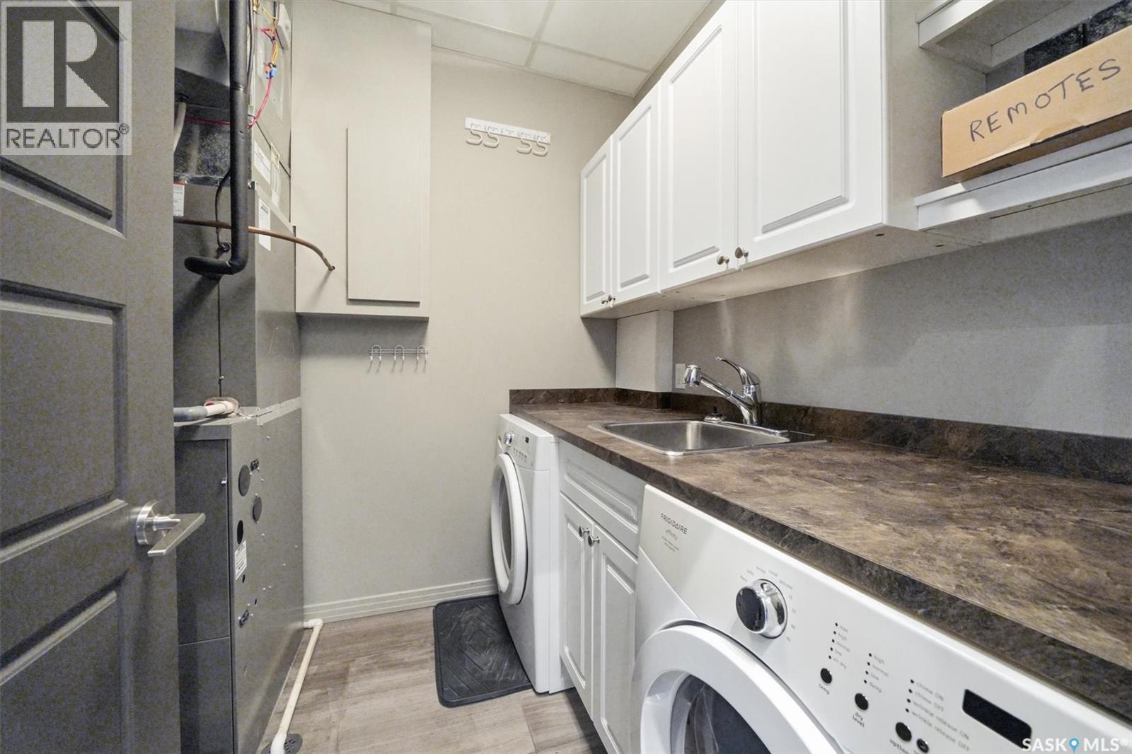 #702 922 Broadway AVENUE - 46