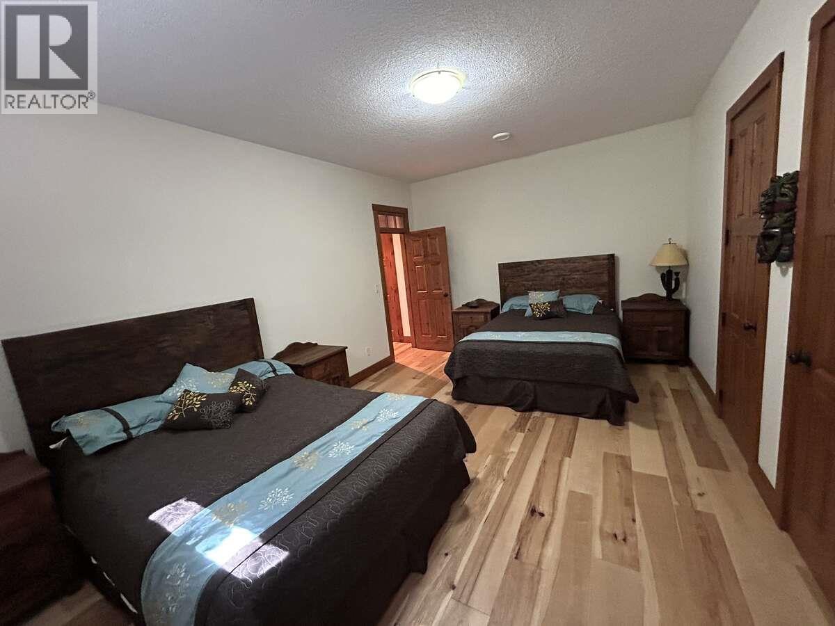 82 Walker Road - 43
