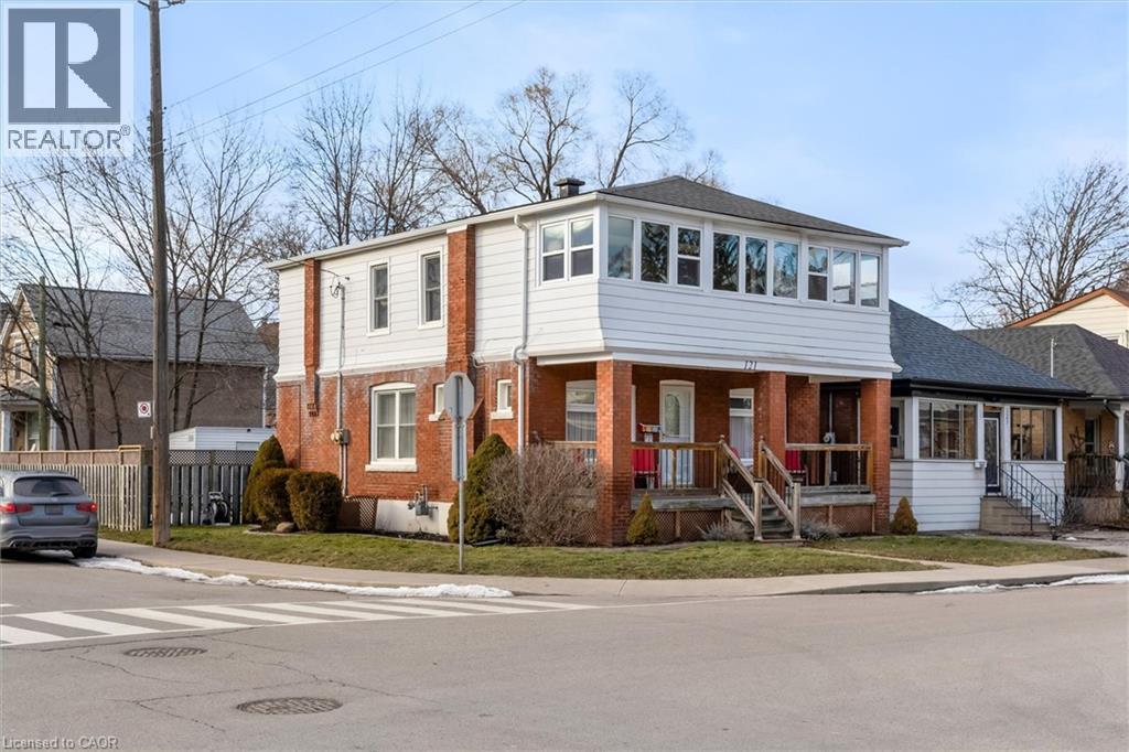 121 EDGEMONT Street N - 2