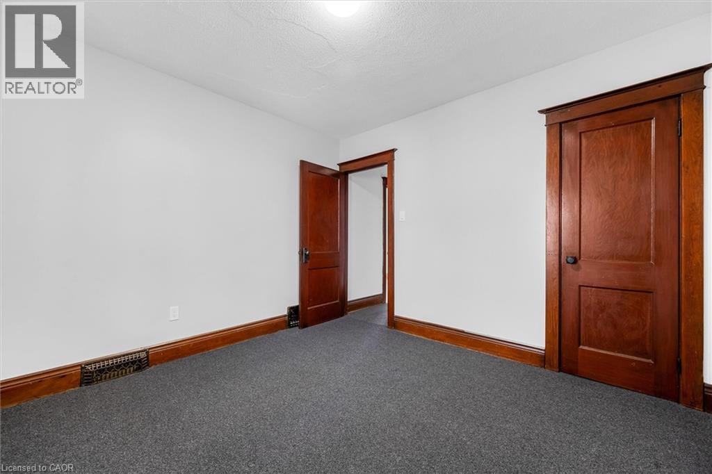 121 EDGEMONT Street N - 22