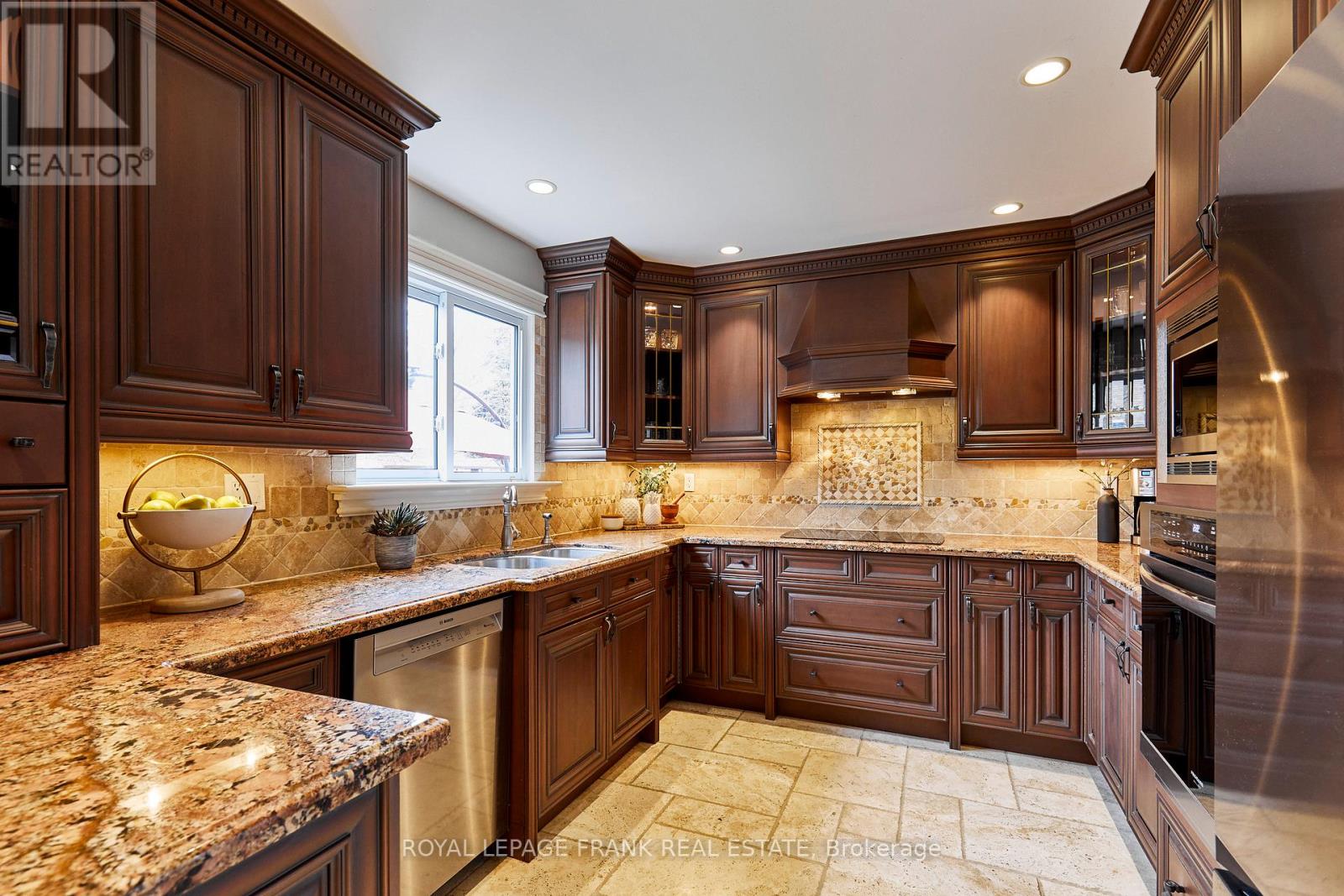 10 DORMAN DRIVE - 21
