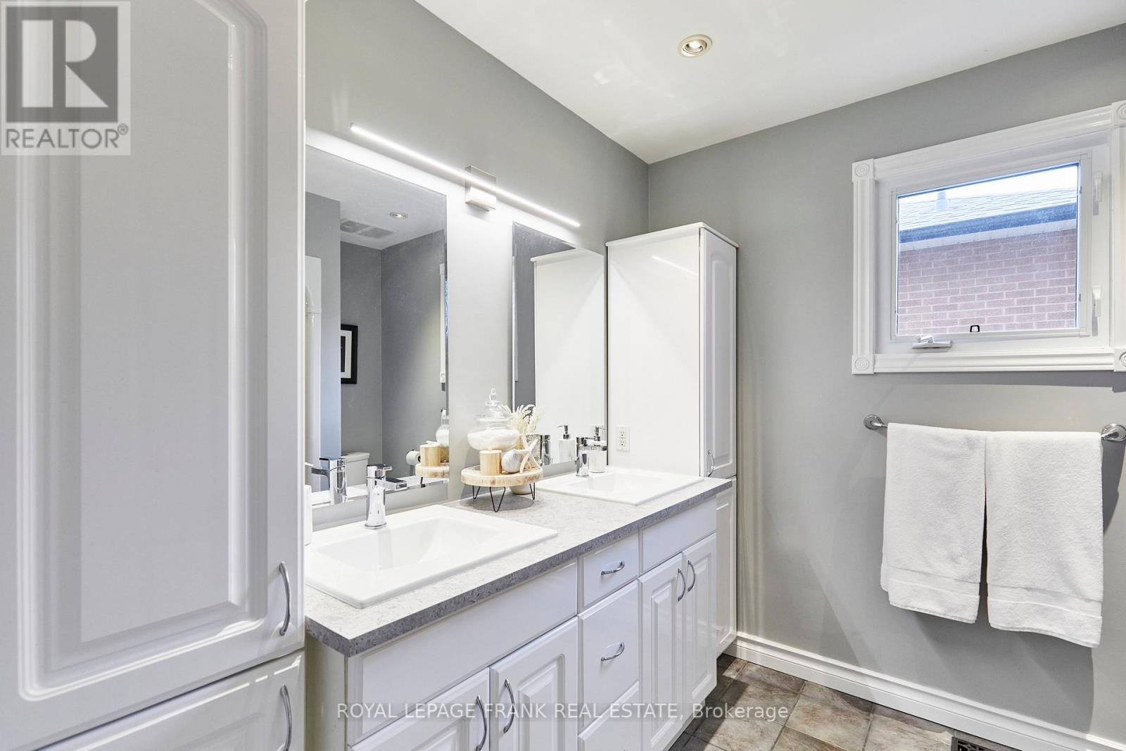 10 DORMAN DRIVE - 35
