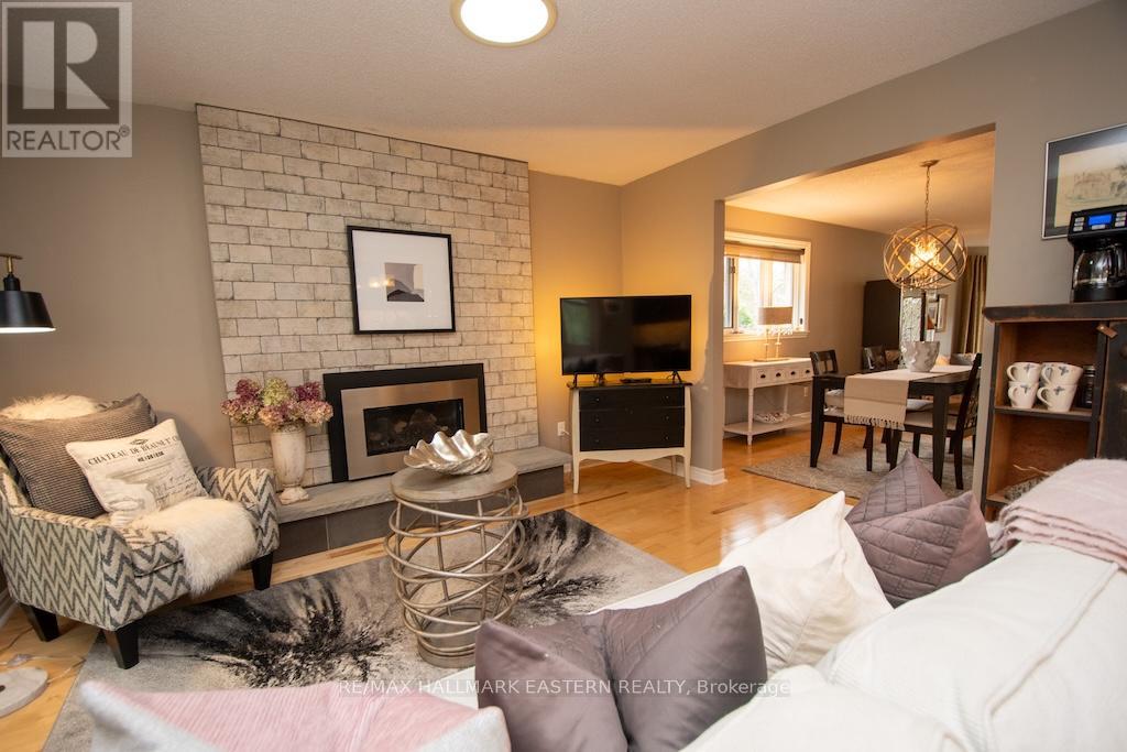 38 PATRICIA PLACE - 16