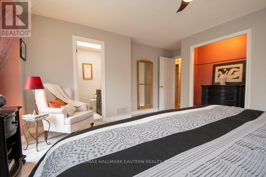 38 PATRICIA PLACE - 21