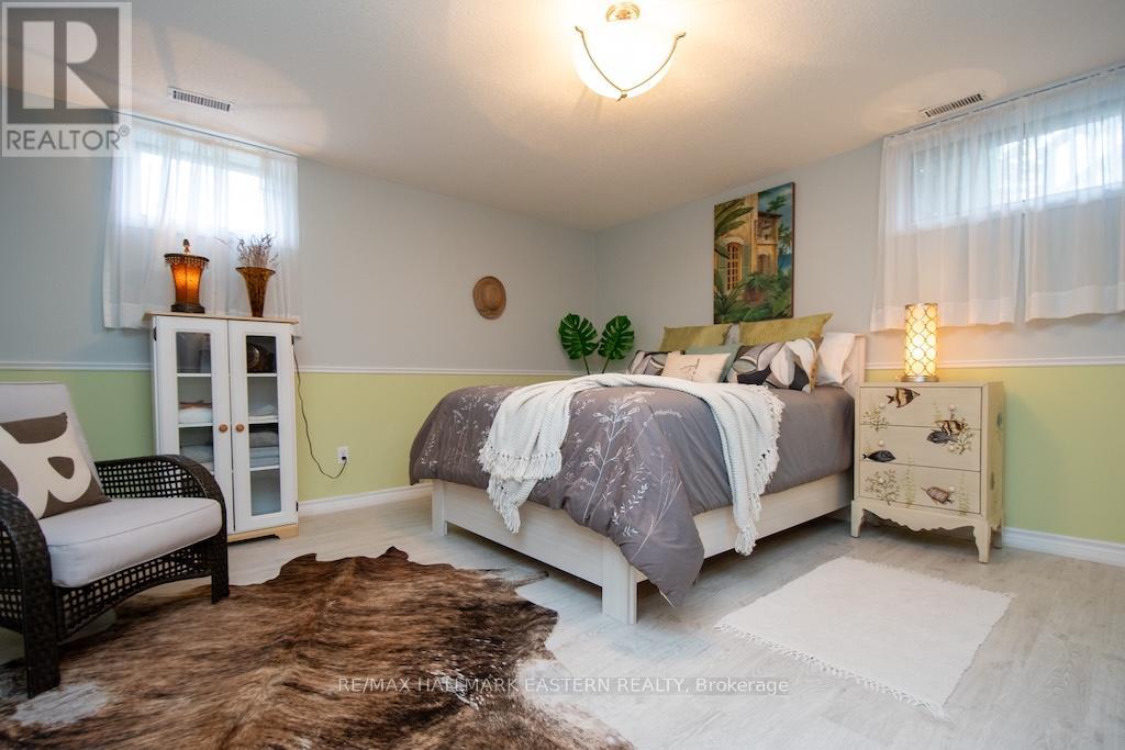 38 PATRICIA PLACE - 26