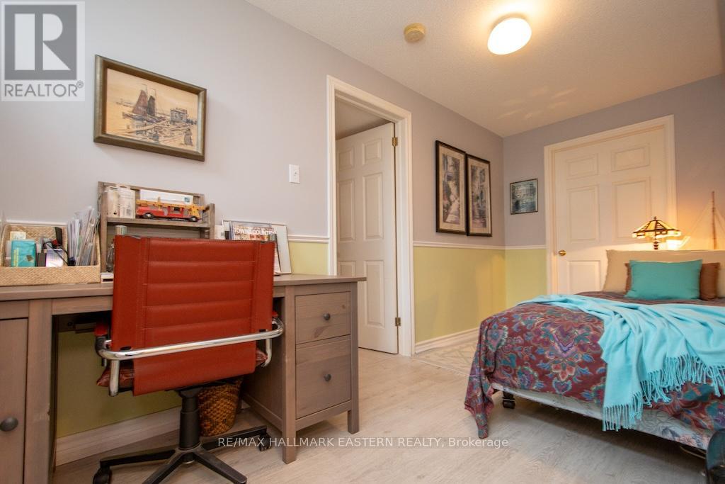 38 PATRICIA PLACE - 27