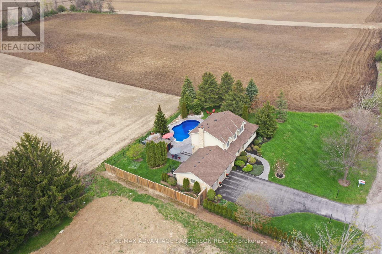 975 SUNNINGDALE ROAD W - 4