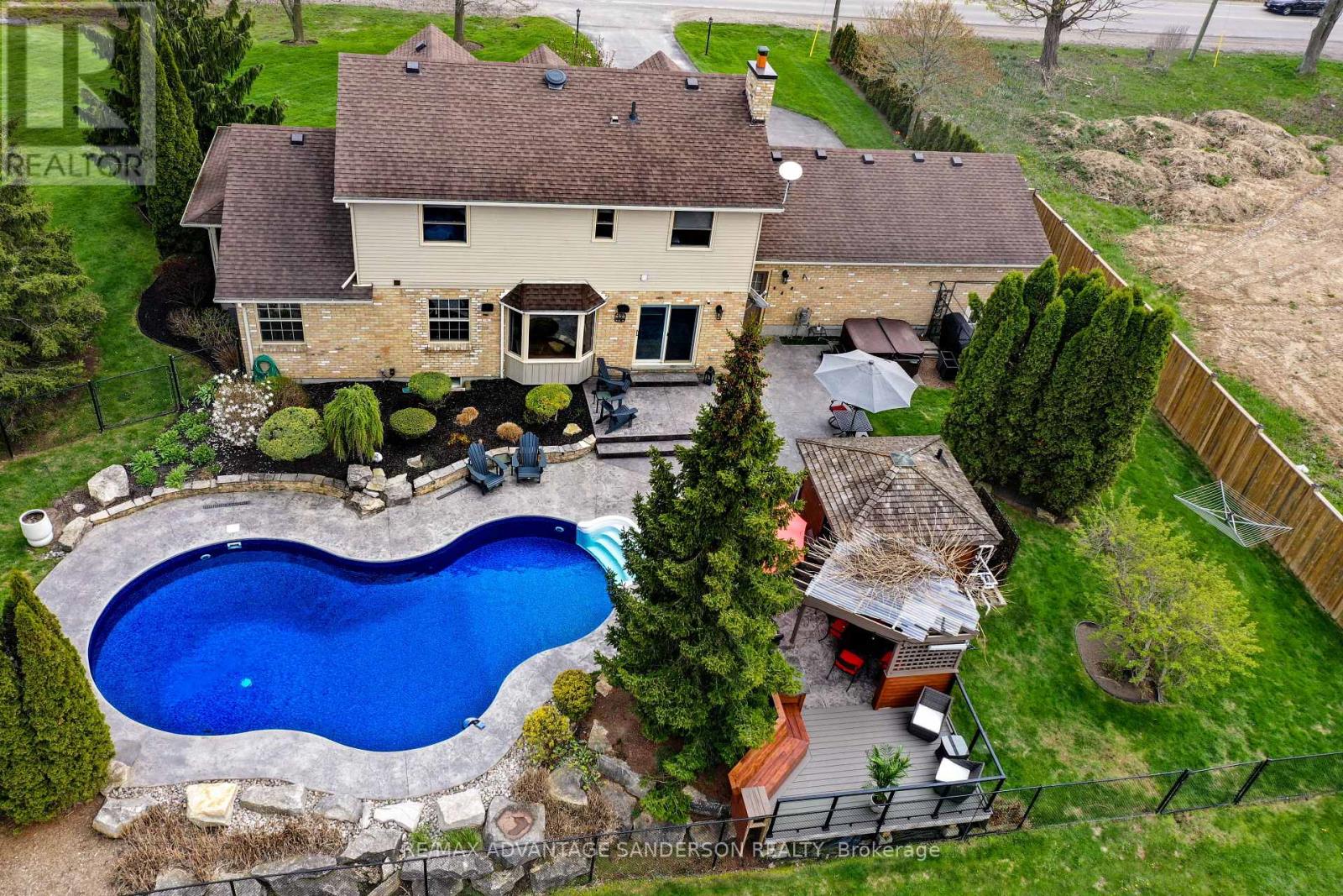 975 SUNNINGDALE ROAD W - 5