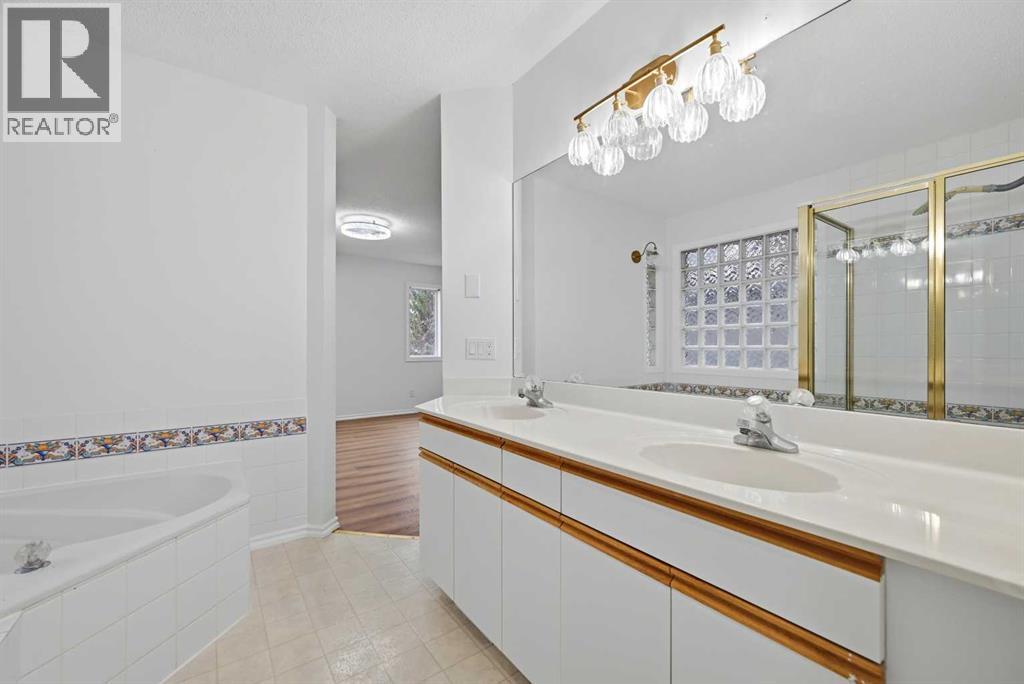 924 19 Avenue NW — photo 33