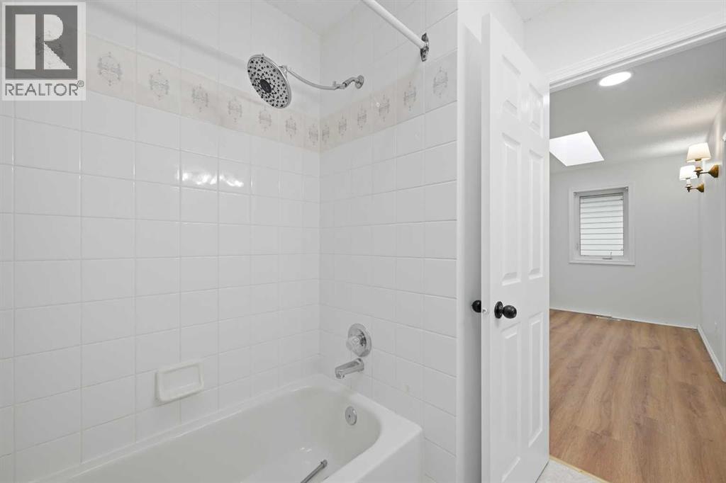 924 19 Avenue NW — photo 34