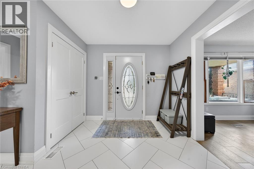 3 BOWES Court, Caledon, Ontario, L7E1A5 — Photo 4
