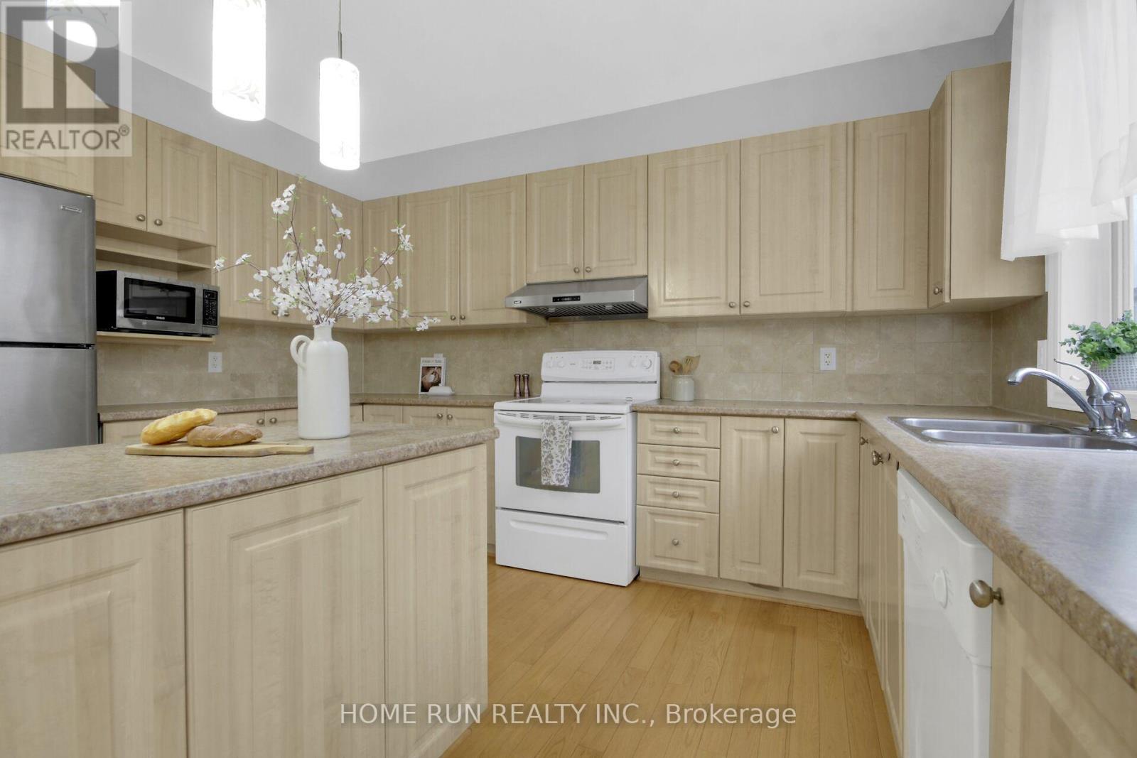 350 HAILEYBURY STREET - 11