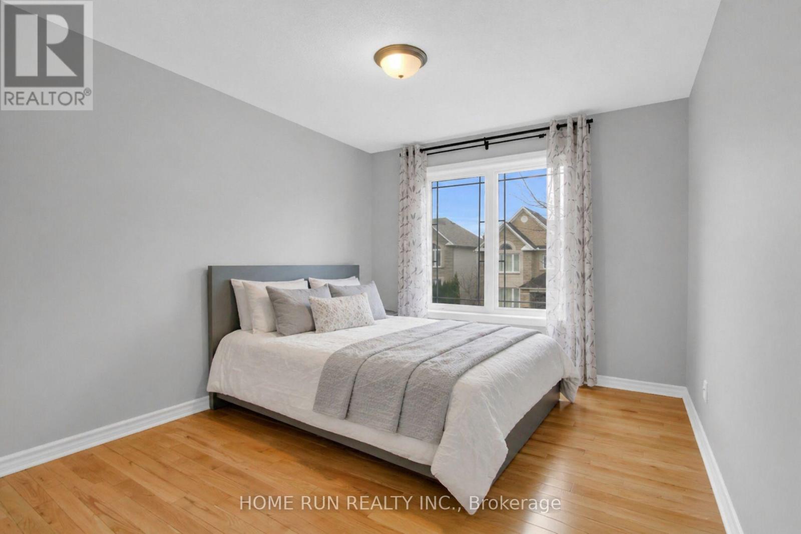 350 HAILEYBURY STREET - 16