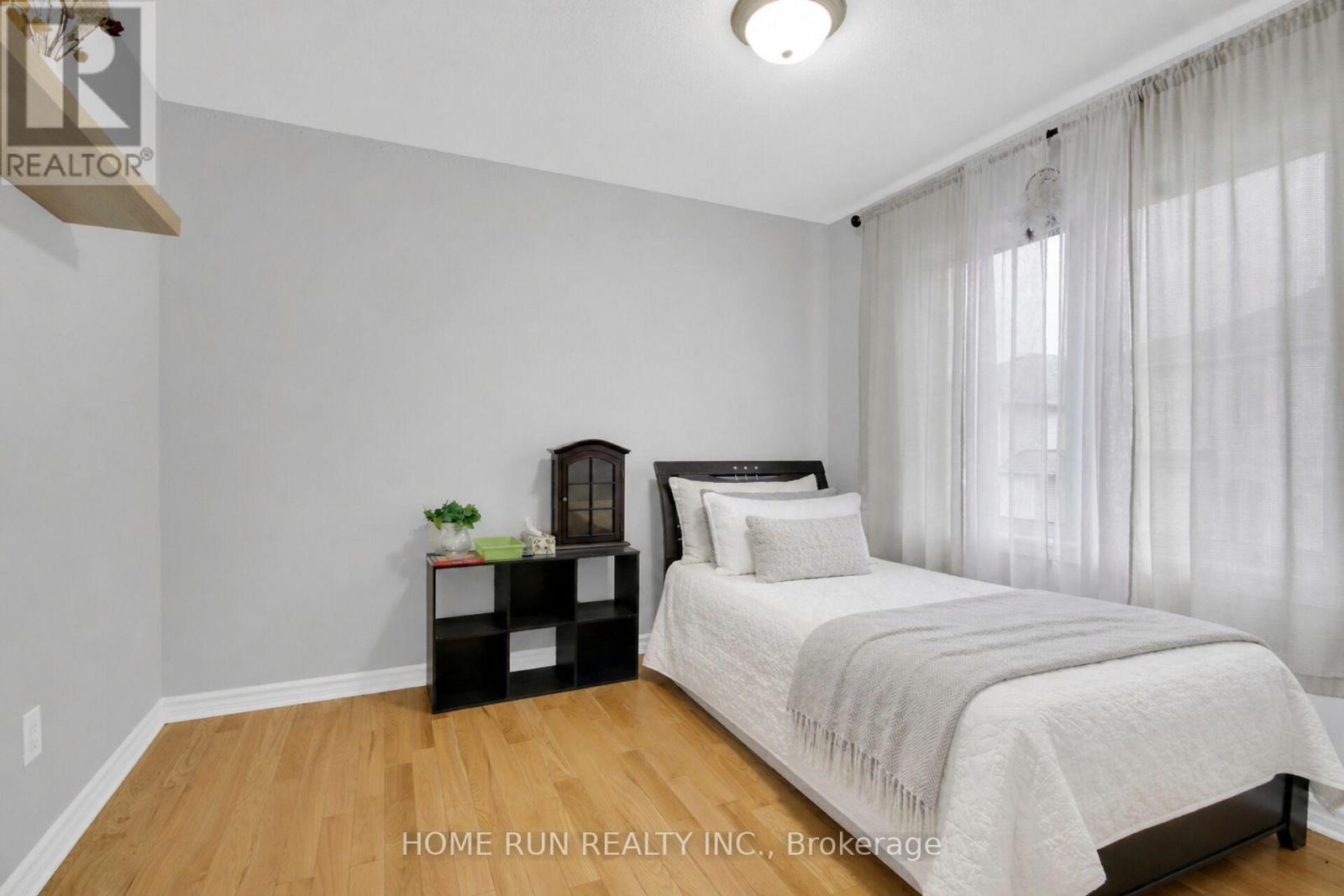 350 HAILEYBURY STREET - 17
