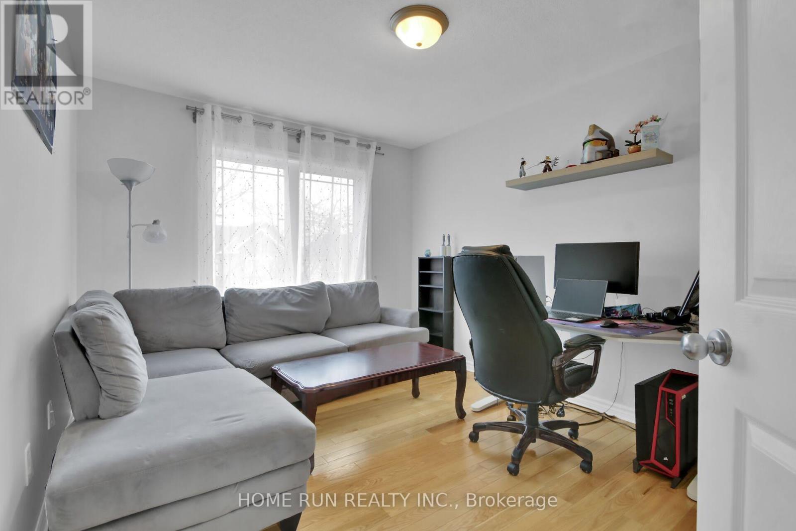 350 HAILEYBURY STREET - 21
