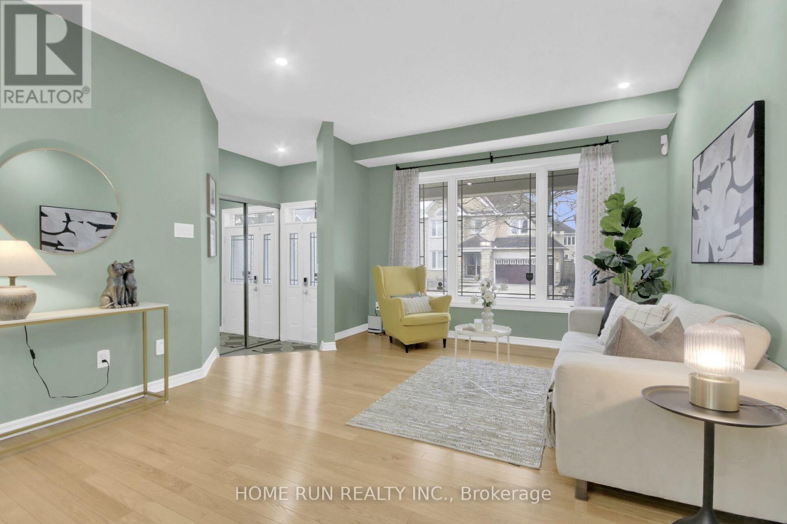 350 HAILEYBURY STREET - 3