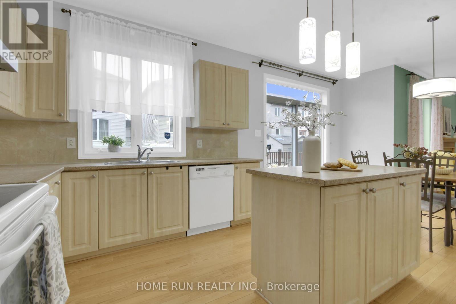350 HAILEYBURY STREET - 9