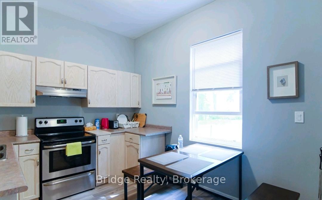 144 ADELAIDE STREET N - 19