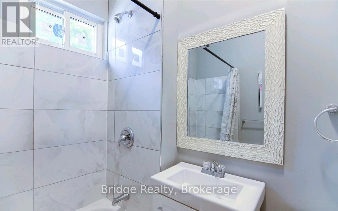 144 ADELAIDE STREET N - 25