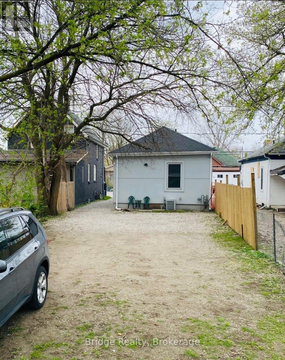 144 ADELAIDE STREET N - 28