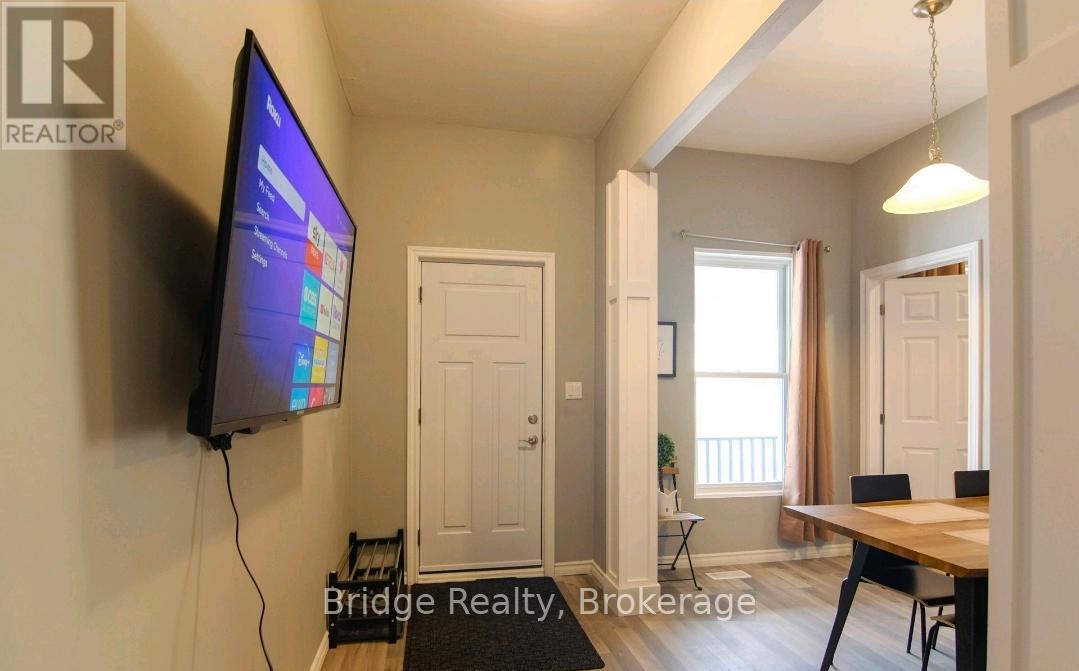 144 ADELAIDE STREET N - 9