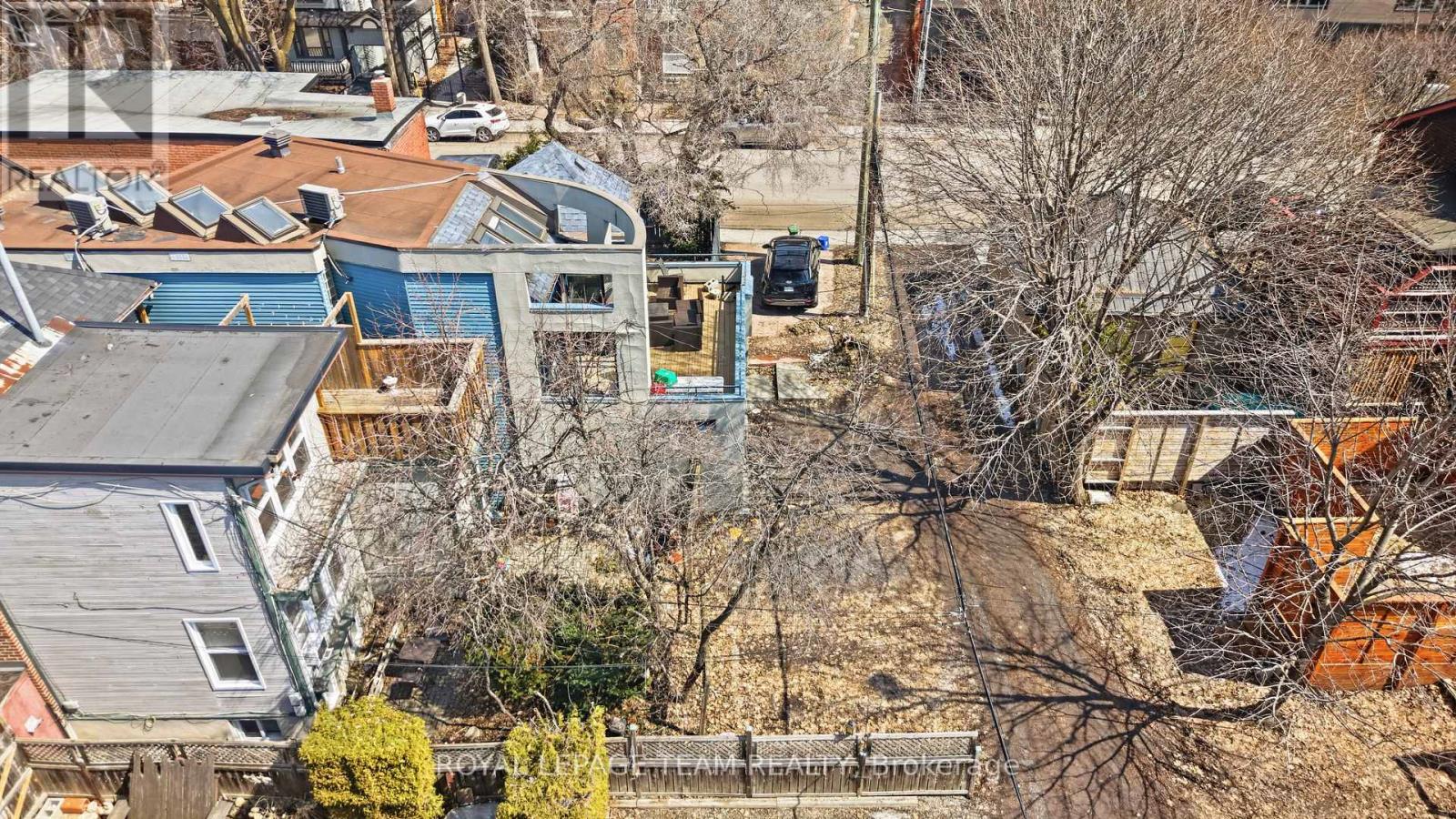 8 LEWIS STREET - 36