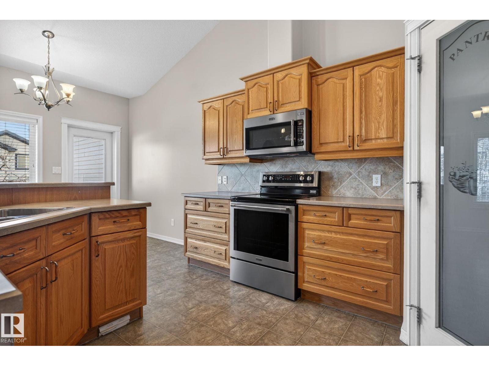 #34 3003 34 AV NW, Edmonton