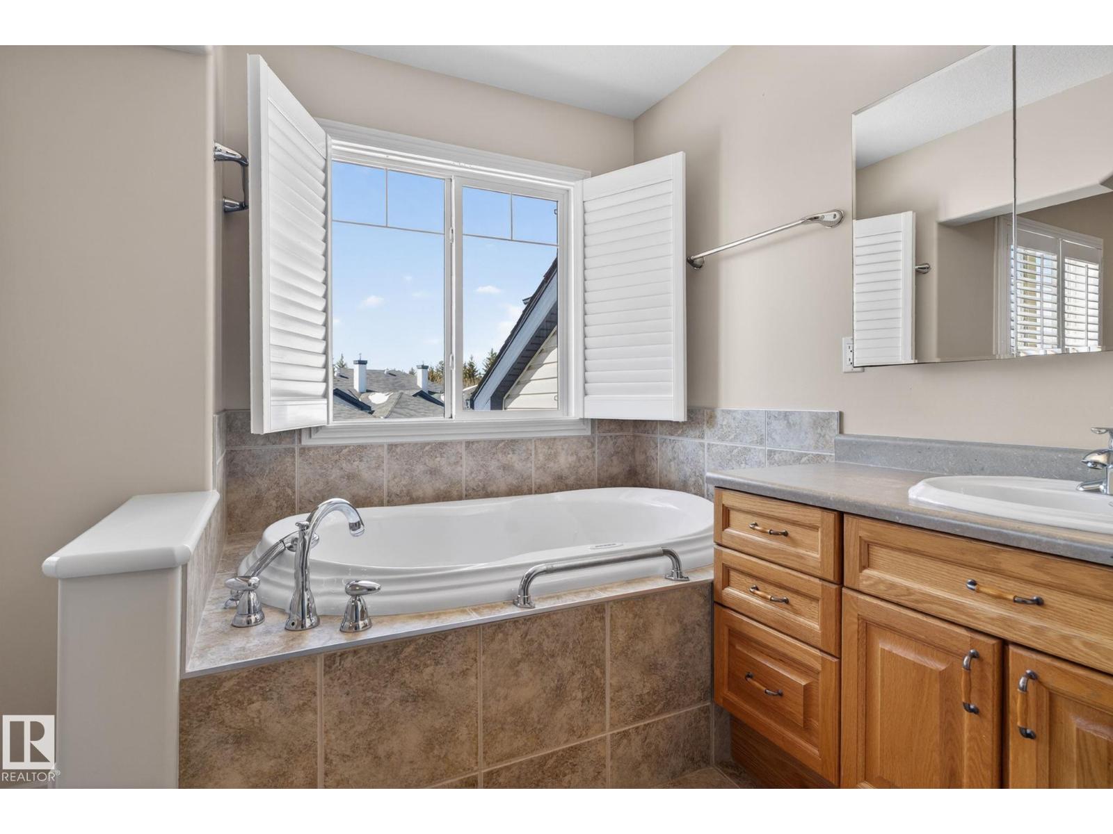 #34 3003 34 AV NW, Edmonton