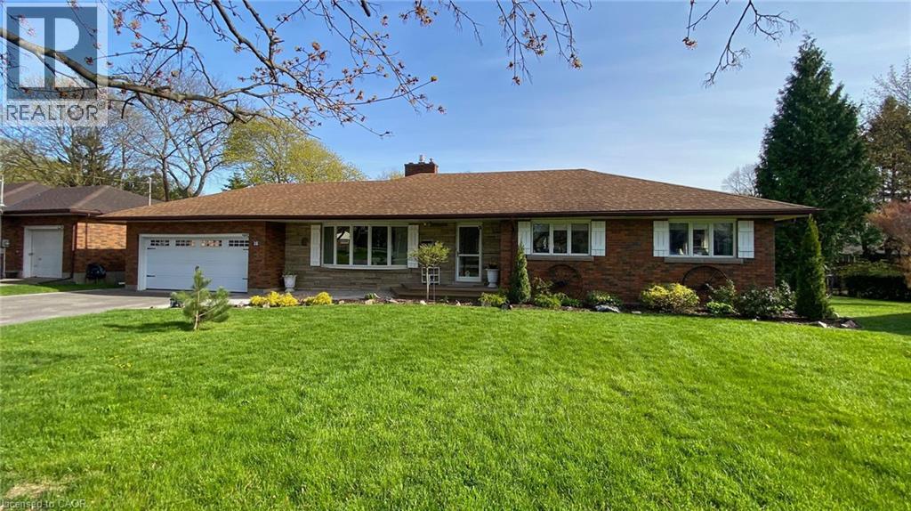 16 DALEVIEW Crescent - 1