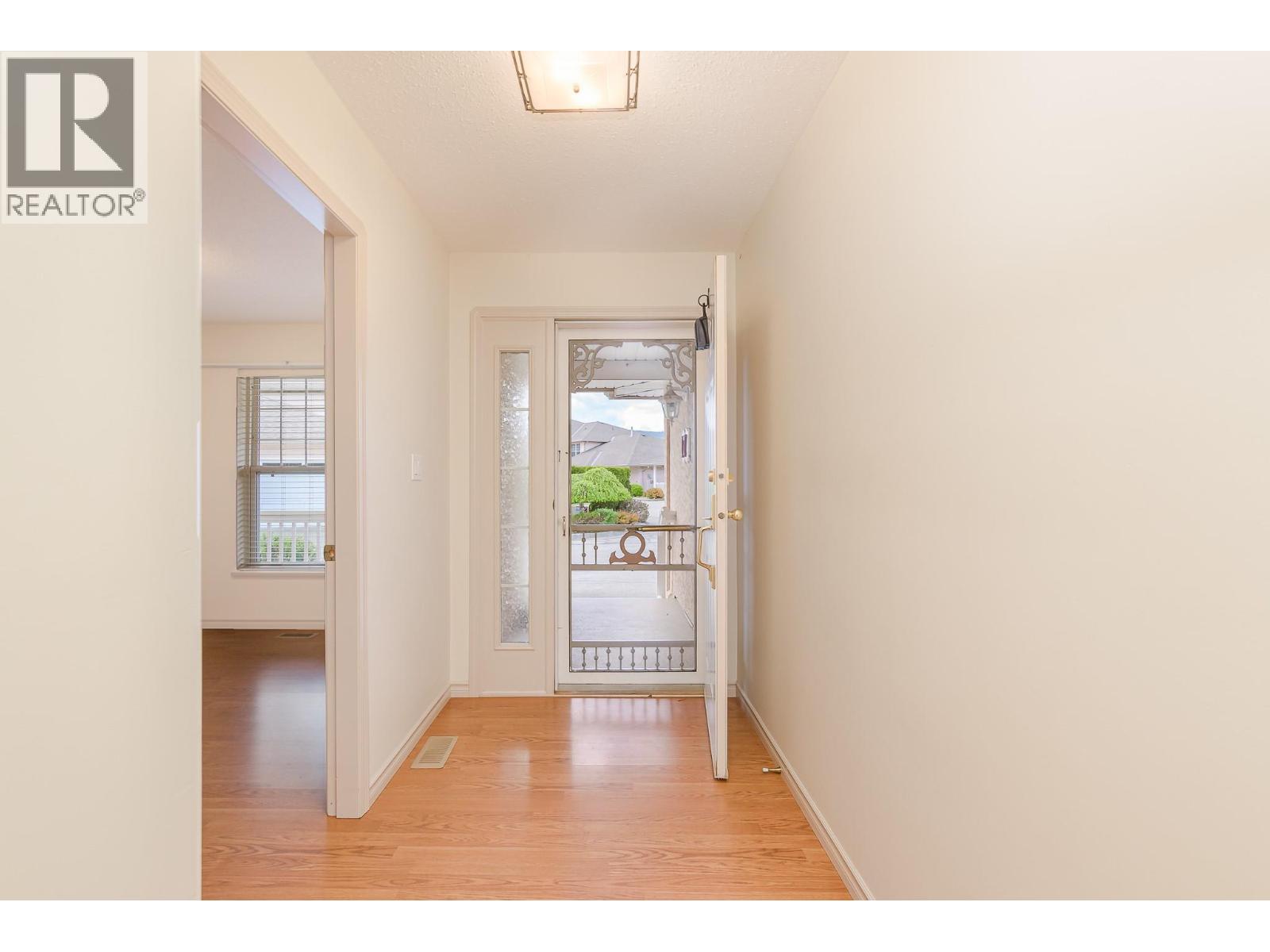 #17 303 Regent Avenue - 4