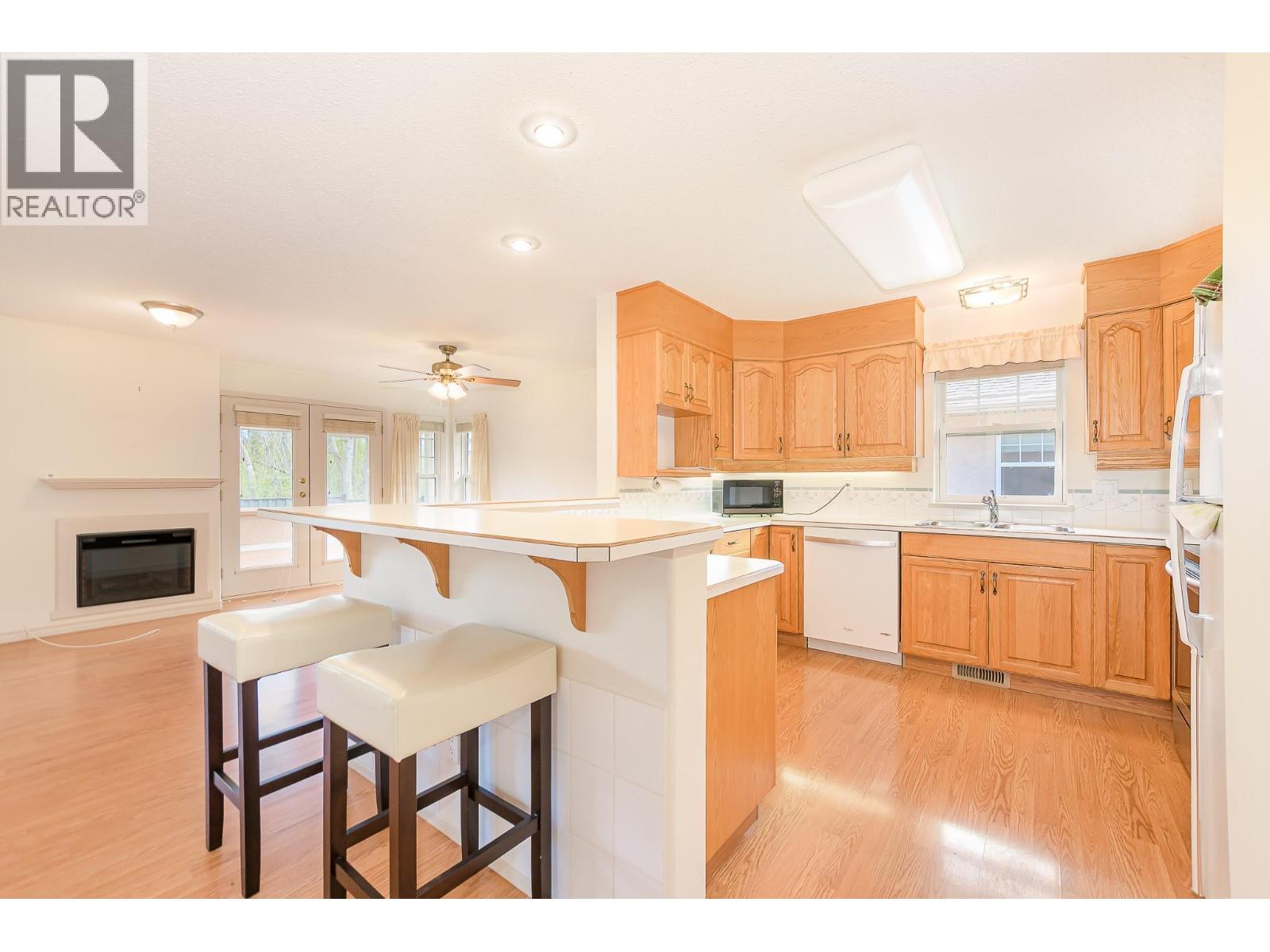 #17 303 Regent Avenue - 5