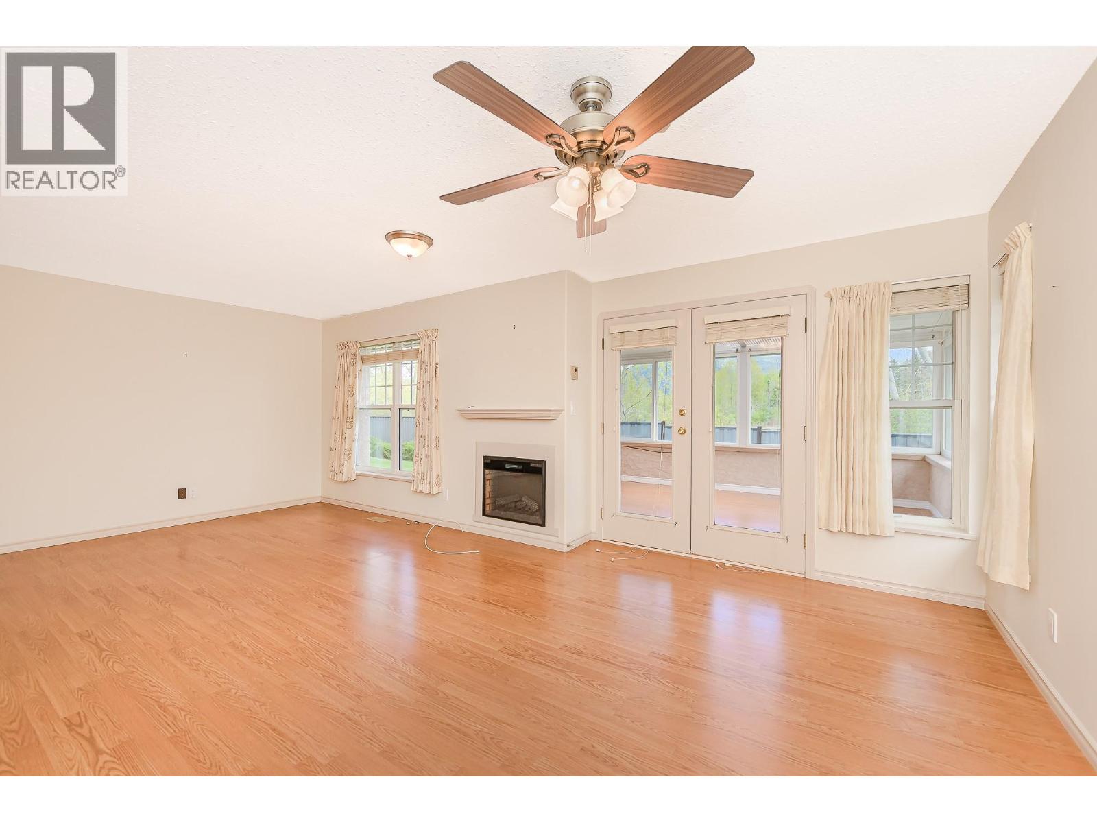 #17 303 Regent Avenue - 11