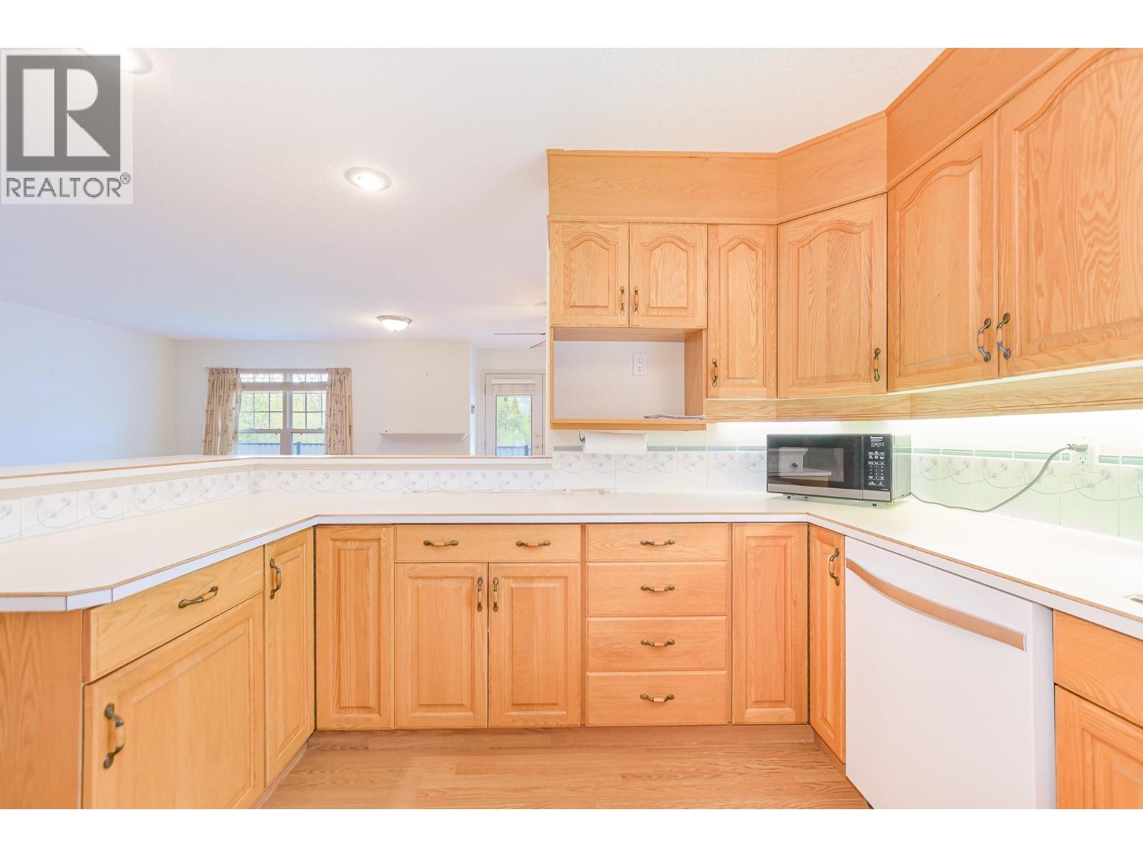 #17 303 Regent Avenue - 9
