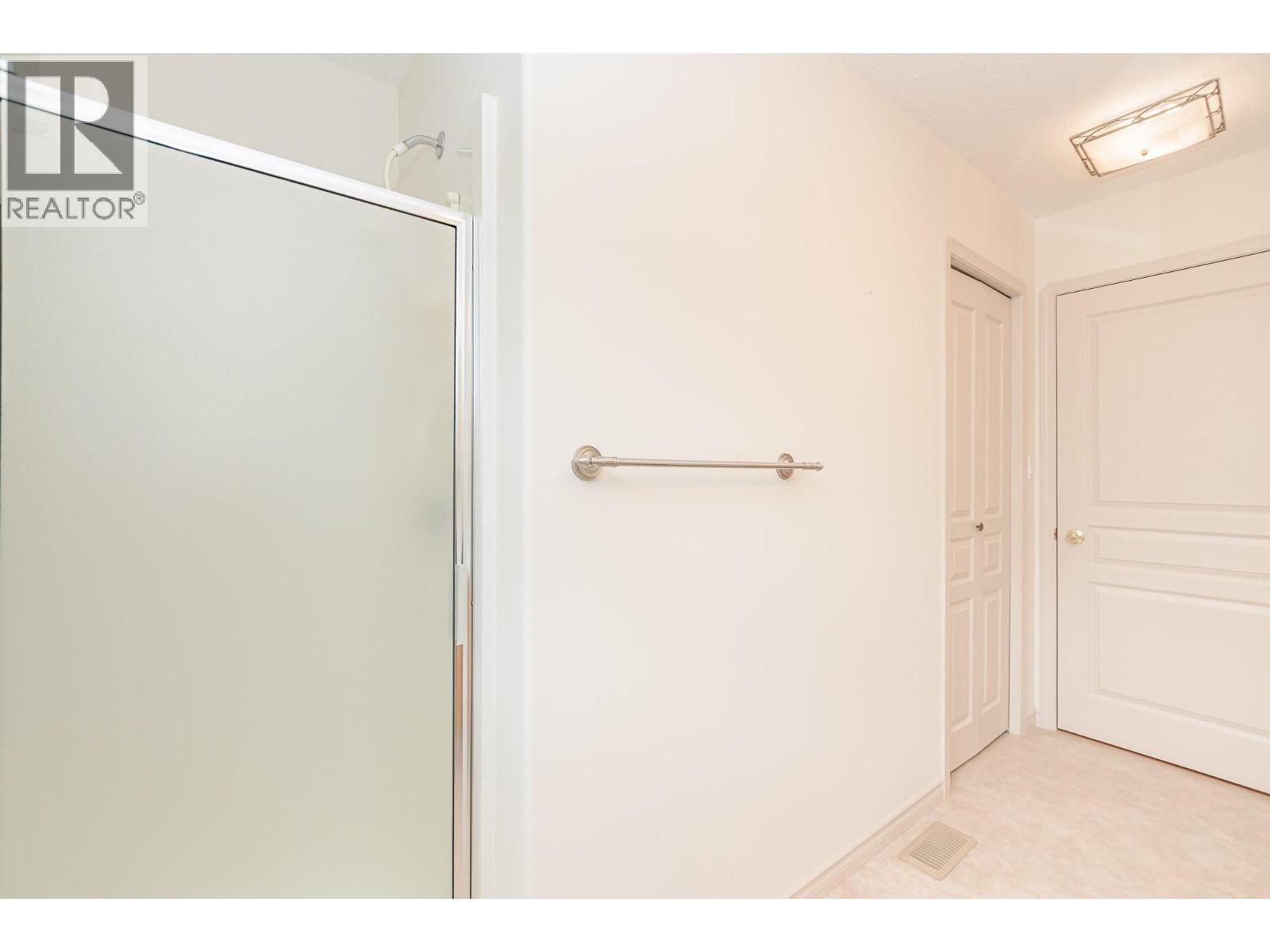 #17 303 Regent Avenue - 27