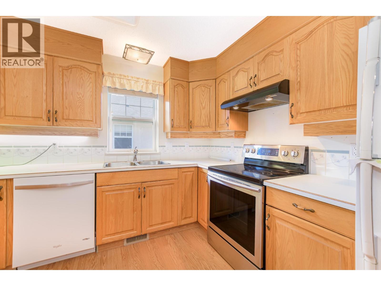 #17 303 Regent Avenue - 10
