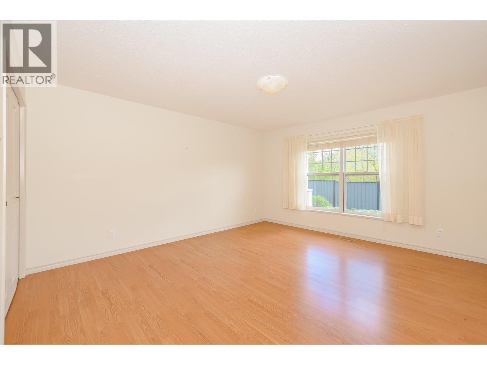 #17 303 Regent Avenue - 18