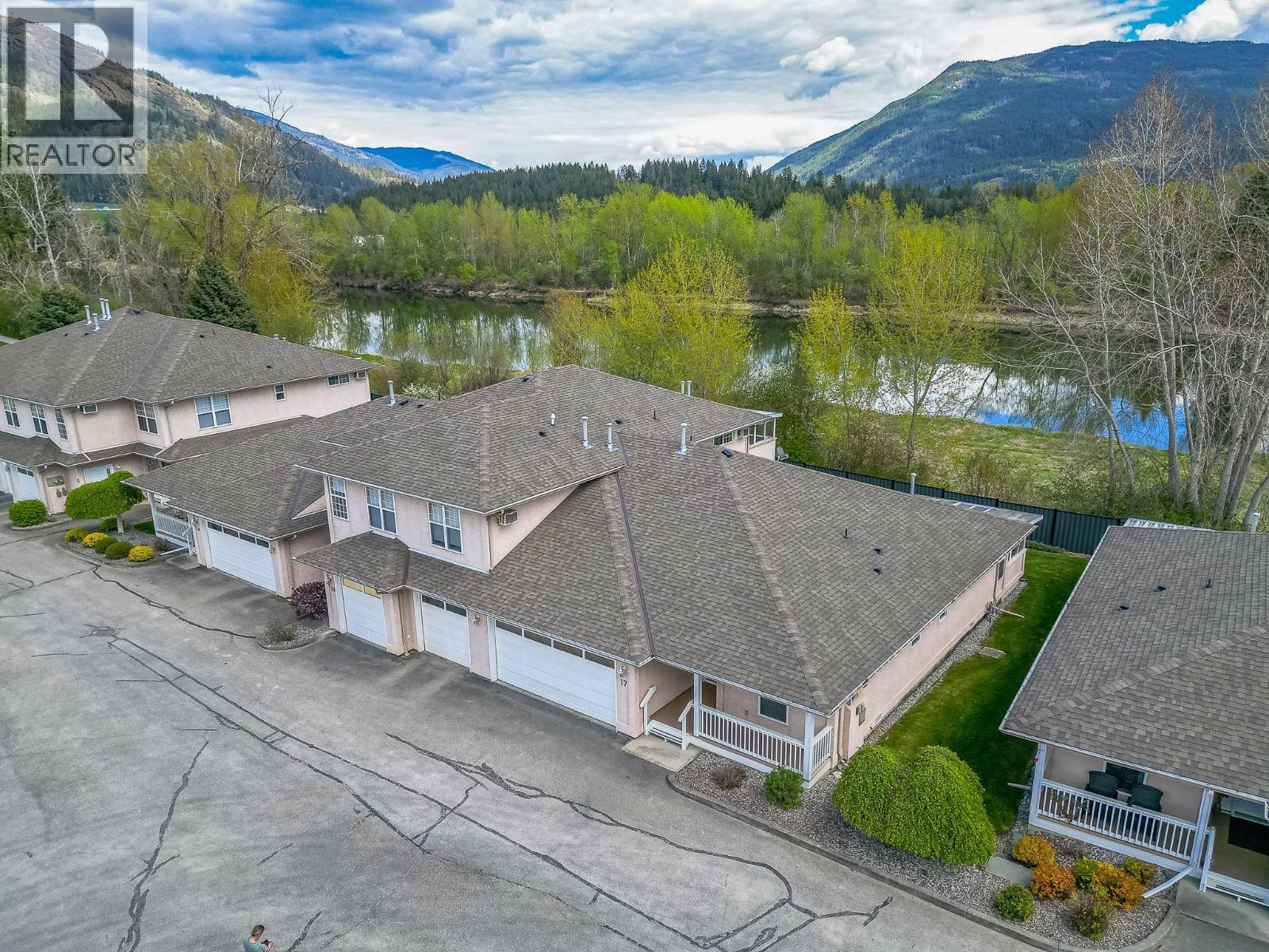 #17 303 Regent Avenue - 37