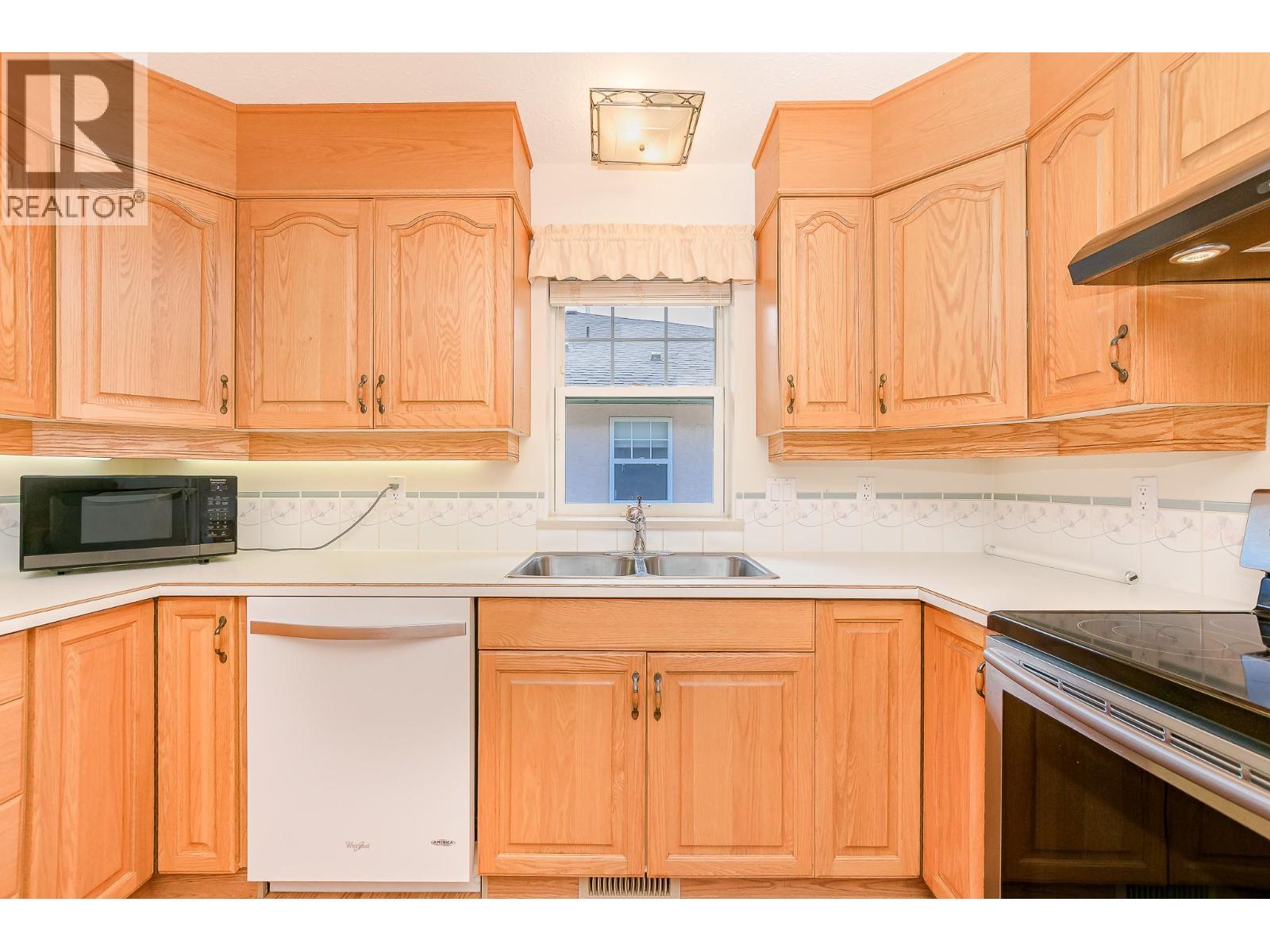 #17 303 Regent Avenue - 6