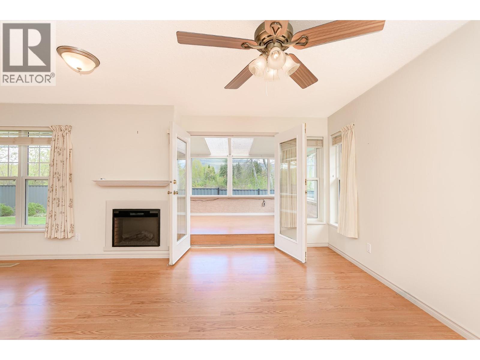 #17 303 Regent Avenue - 14