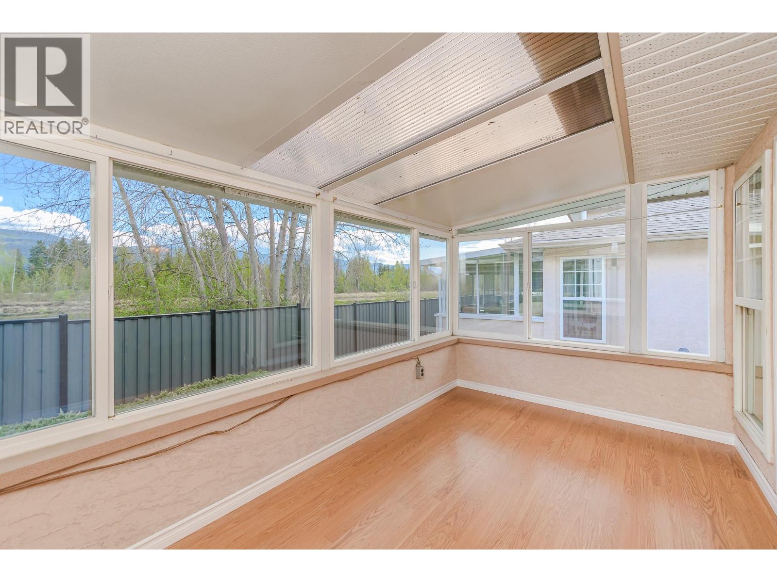 #17 303 Regent Avenue - 15