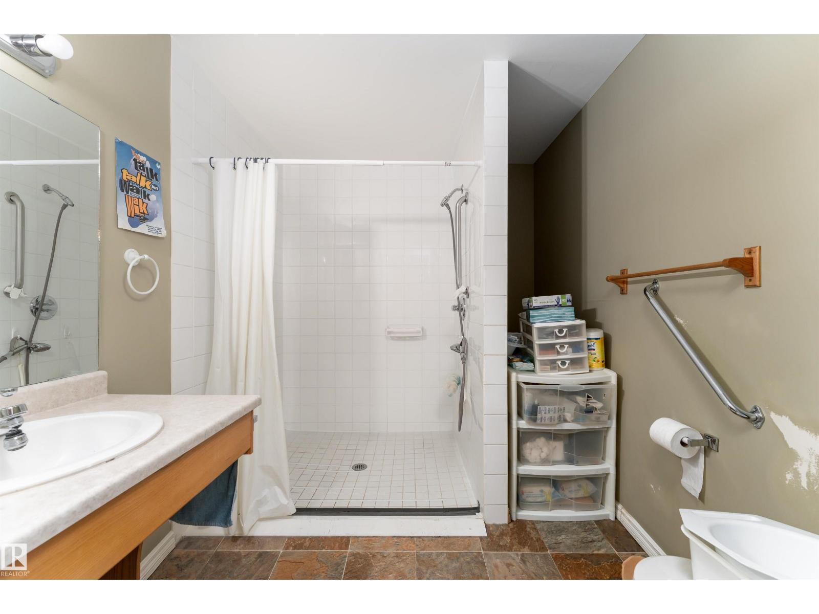 #221 16303 95 ST NW, Edmonton