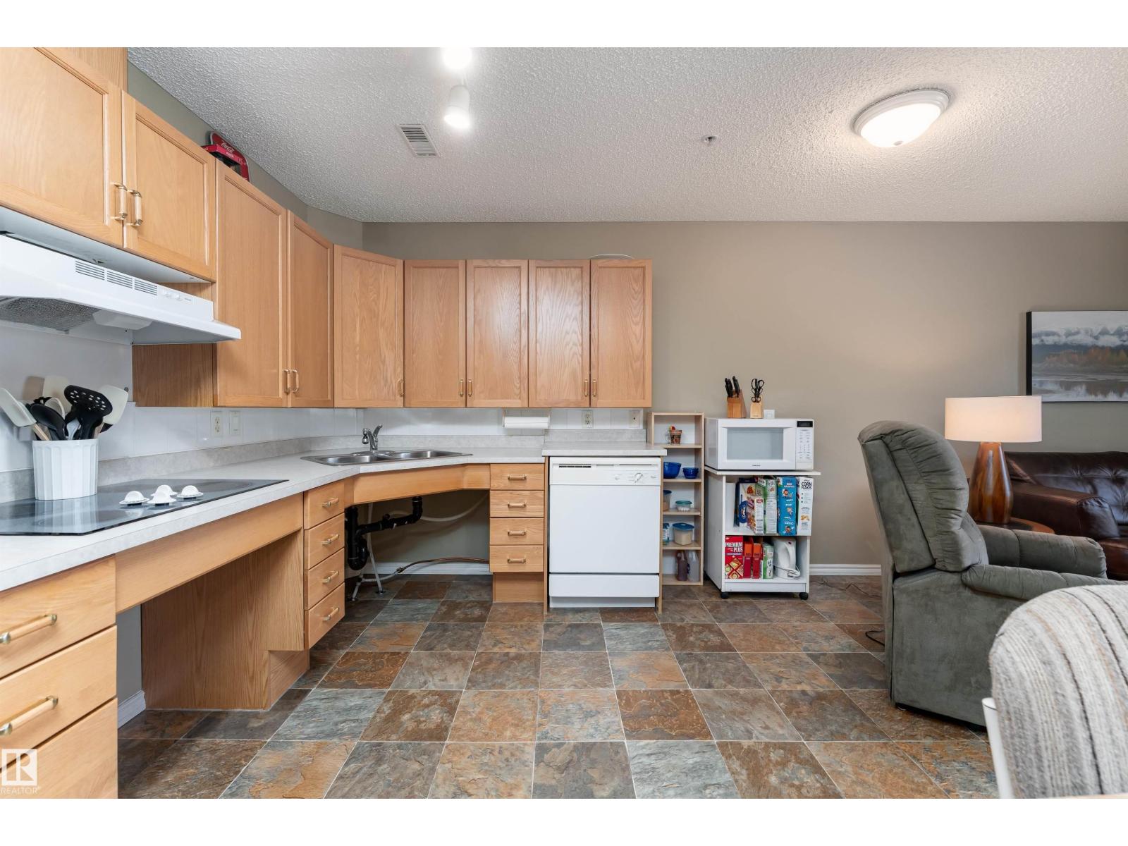 #221 16303 95 ST NW, Edmonton