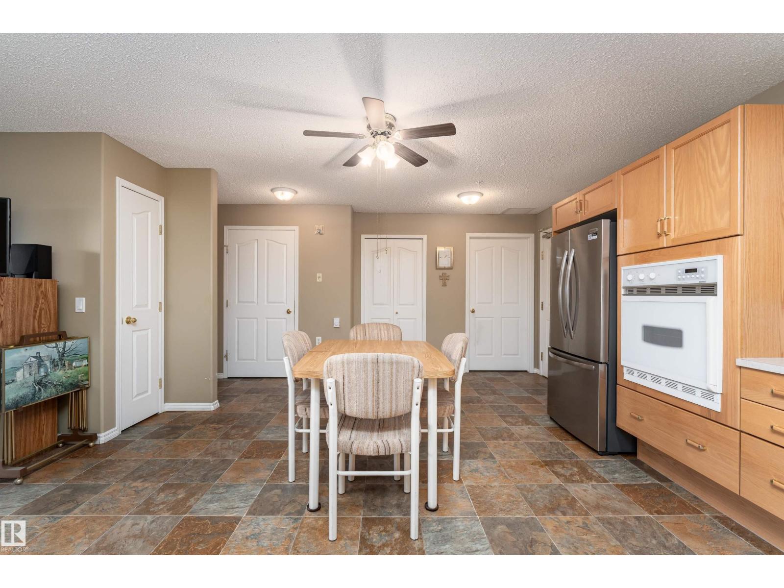 #221 16303 95 ST NW, Edmonton