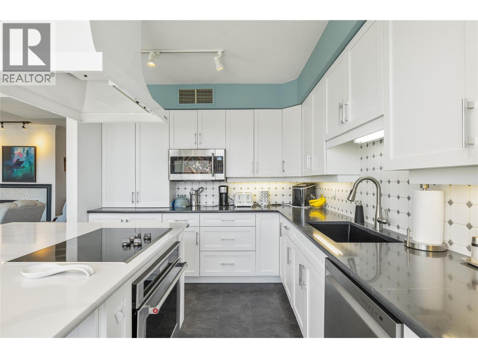 405 1152 Sunset Drive, Kelowna