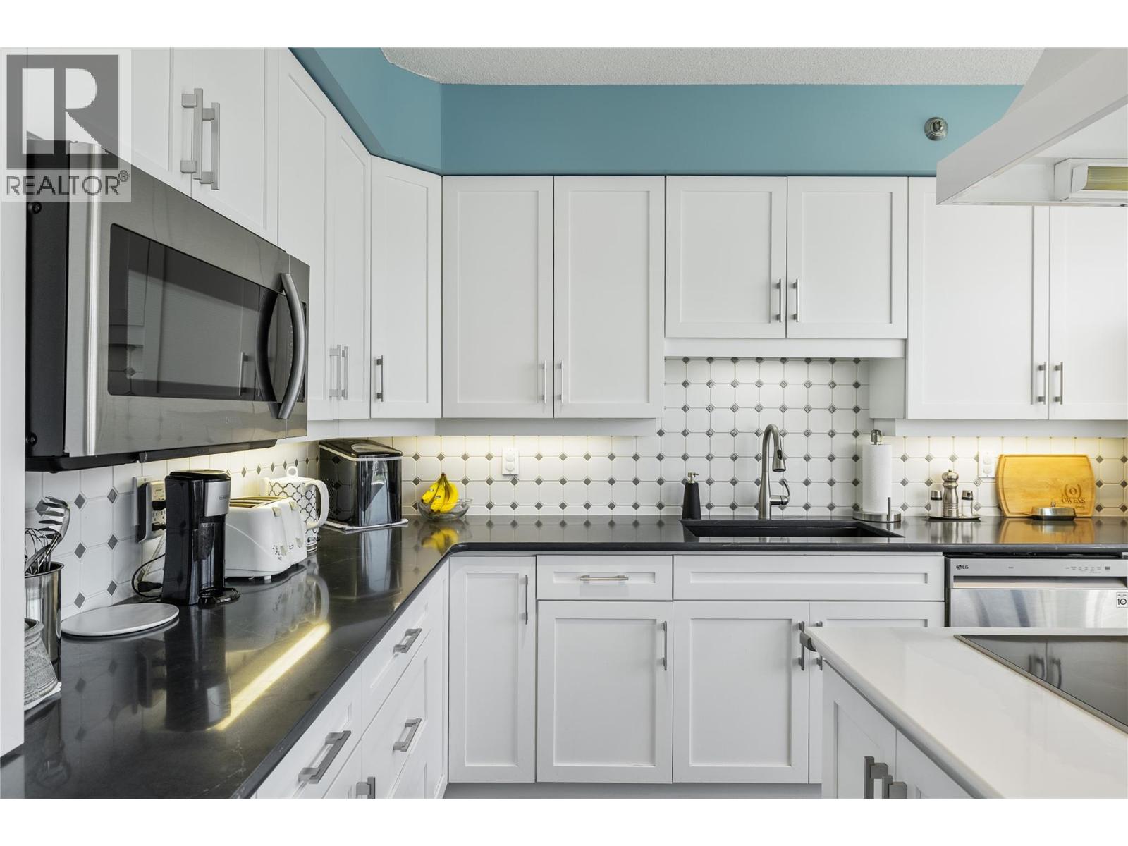 405 1152 Sunset Drive, Kelowna
